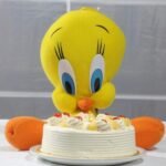 Cake 2LBS with Tweety gift by Kids Combos