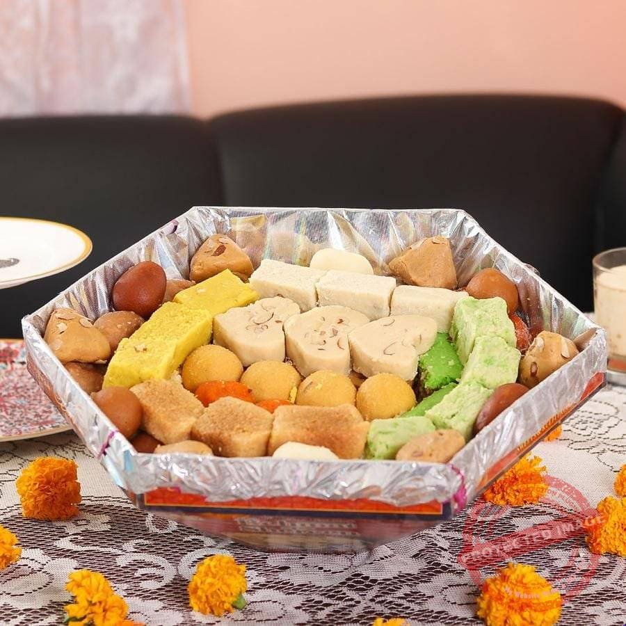 Mix Mithai 5 kg from Meer Bakers Mix Mithai 5 kg from Meer Bakers gift delivery in Pakistan