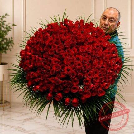 Extra Large Size Red Roses Bouquet gift delivery in Pakistan