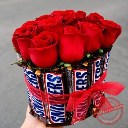 Snicker with Red Roses gift delivery in Pakistan