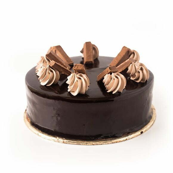Caramel Crunch Cake KitKat Cake gift delivery in Pakistan