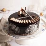 Bounty Chocolate Cake gift delivery in Pakistan