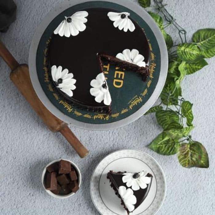 Chocolate Double Fudge Cake Hobnob in Karachi Chocolate Double Fudge Cake Hobnob in Karachi