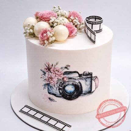 Beautiful Designer Cake gift delivery in Lahore