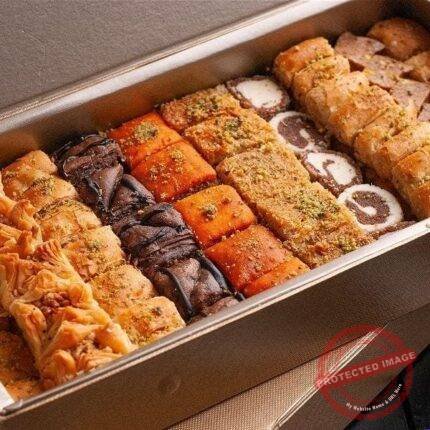 Premium Regular Arabian Box 2 kg gift delivery in Pakistan