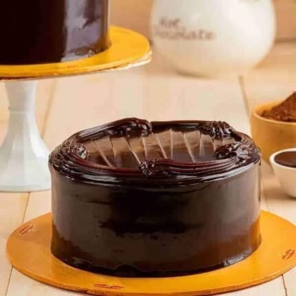 Royal Fudge Cake gift delivery in Karachi
